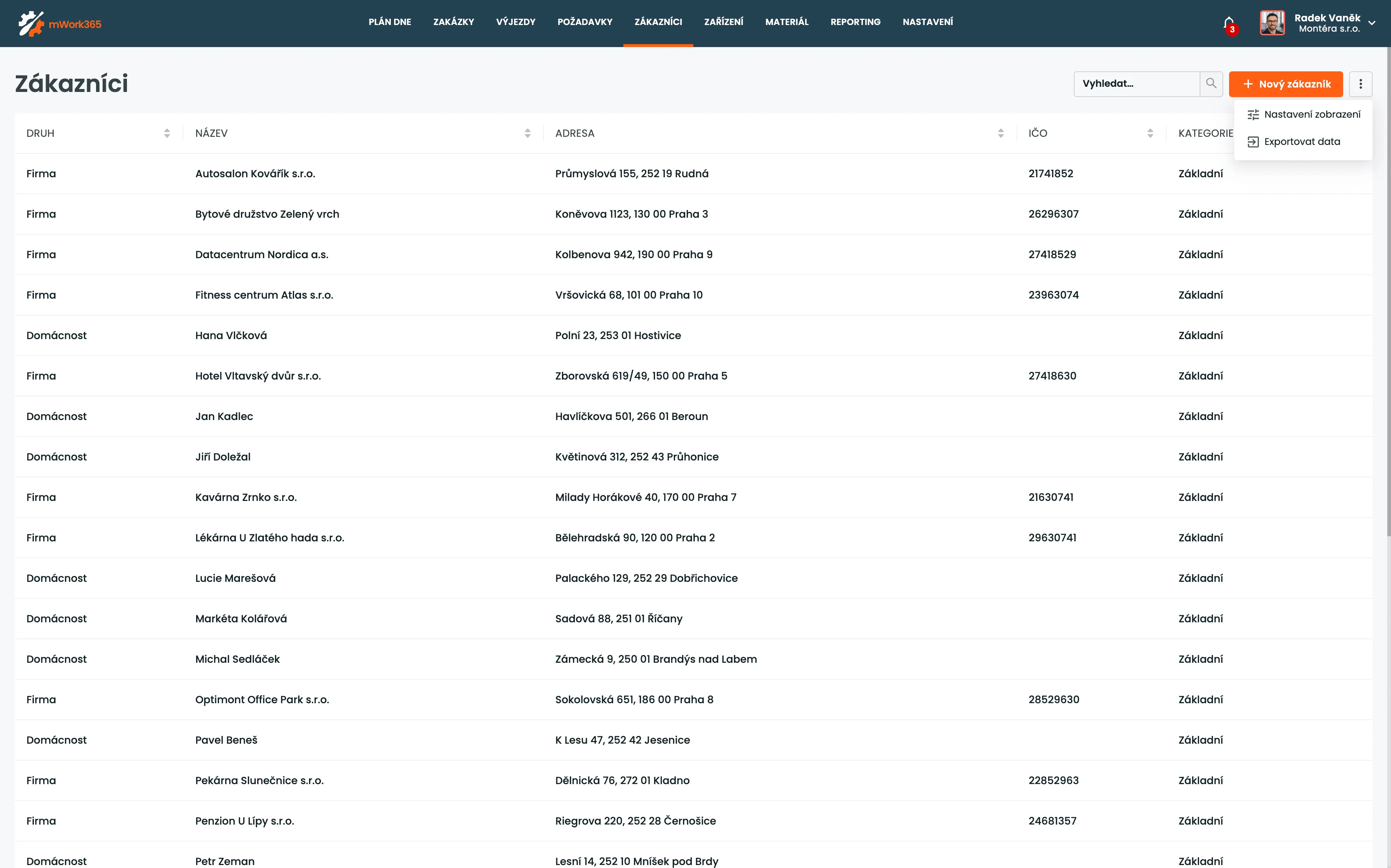 Menu se třemi tečkami nad přehledem s položkou Exportovat data.